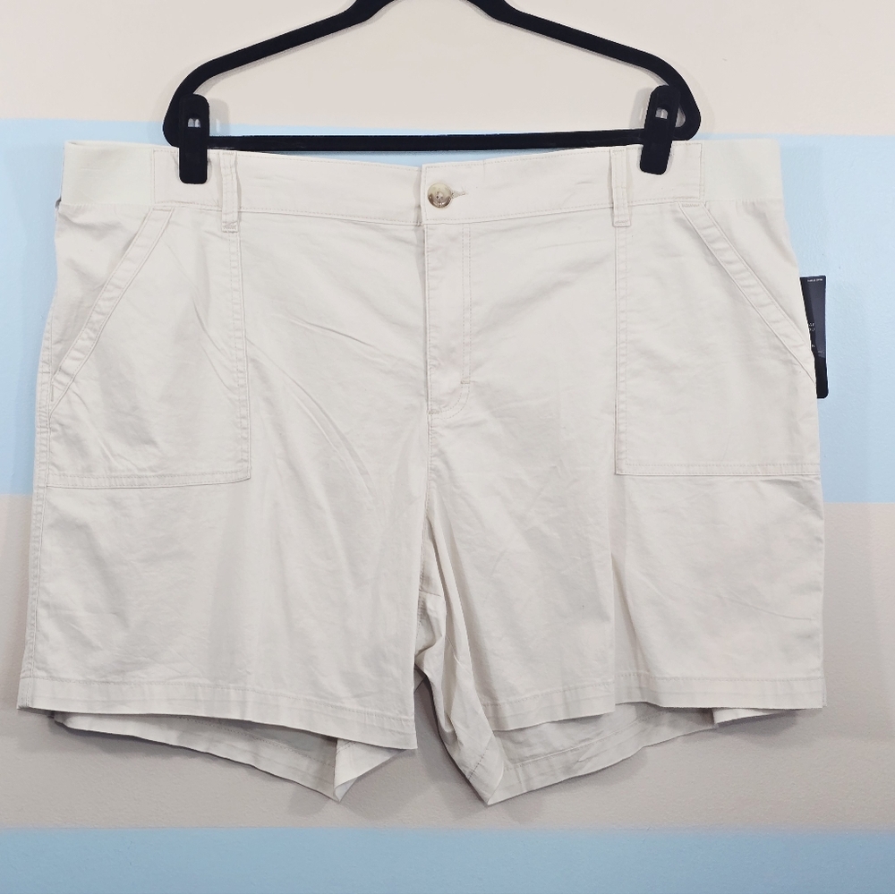Lee Plus Size Off-White Relaxed Cargo Utility Shorts - Picture 2 of 8